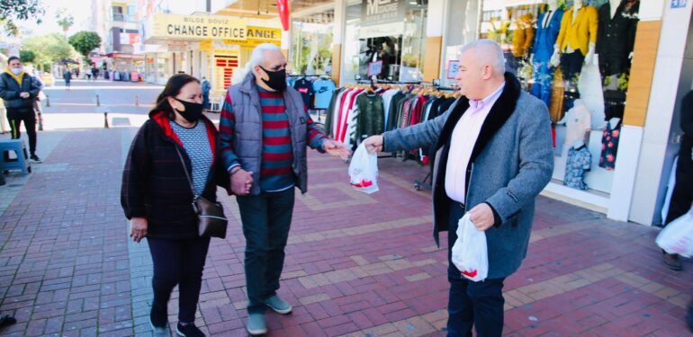 ŞAHİN’DEN VATANDAŞLARA KANDİL SİMİDİ İKRAMI