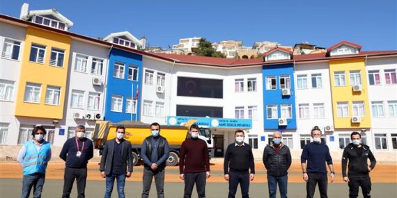 ALANYA BELEDİYESİ 107. OKULUN ÇEVRE DÜZENLEMESİNİ YAPTI SIKIŞTIRILMIŞ BETON TEKNİĞİ İLK KEZ UYGULANDI
