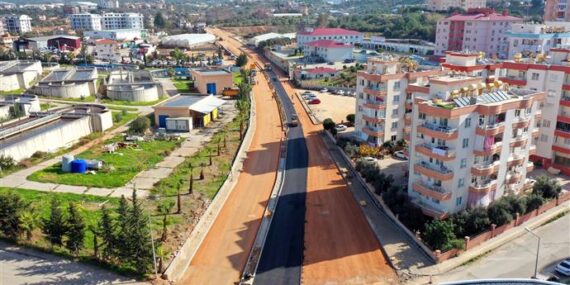 ALANYA BELEDİYESİ TRAFİK YOĞUNLUĞUNA ÇÖZÜM OLACAK YOLU ASFALTLIYOR