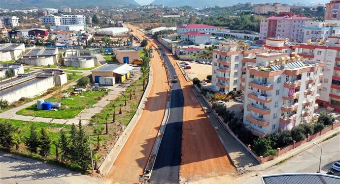 ALANYA BELEDİYESİ TRAFİK YOĞUNLUĞUNA ÇÖZÜM OLACAK YOLU ASFALTLIYOR