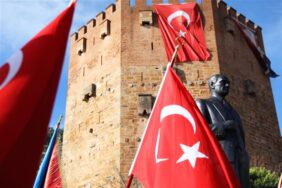 ATATÜRK’ÜN ALANYA’YA GELİŞİNİN 86. YIL DÖNÜMÜ TÖRENLE KUTLANDI