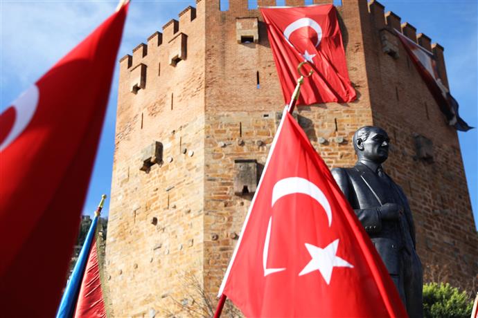 ATATÜRK’ÜN ALANYA’YA GELİŞİNİN 86. YIL DÖNÜMÜ TÖRENLE KUTLANDI