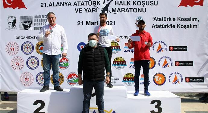 21. ALANYA ATATÜRK HALK KOŞUSU VE YARI MARATONU YAPILDI