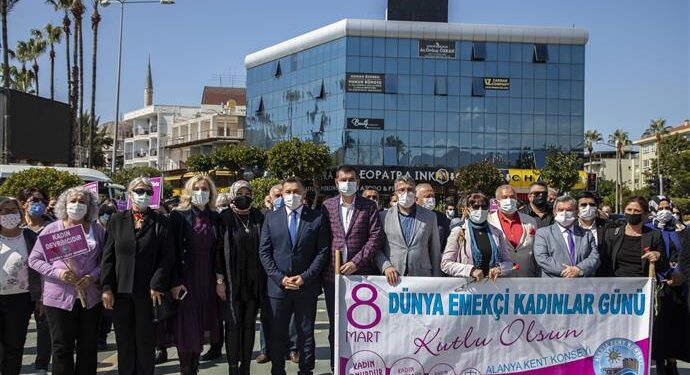 8 MART DÜNYA EMEKÇİ KADINLAR GÜNÜ KUTLANDI