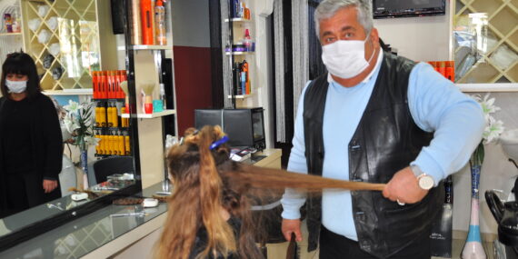Saçlarını LÖSEV’e  bağışladı