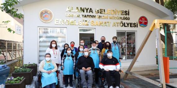 ENGELSİZ SANAT ATÖLYESİ İLE ÜRETİMİN ÖNÜNDEKİ ENGELLER KALKIYOR