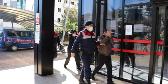 MAHMUTLAR’DA HIRSIZLIK KAMERAYA TAKILDI