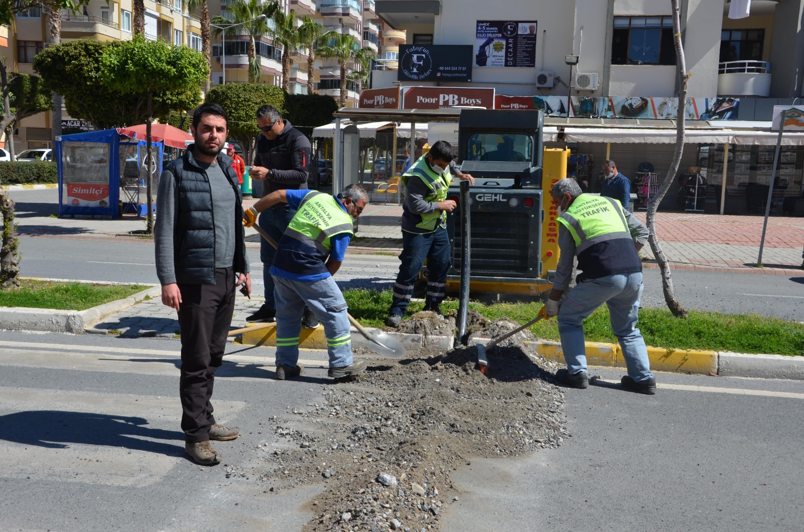 Mahmutlar’daki sinyalizasyon sorunu çözülüyor.