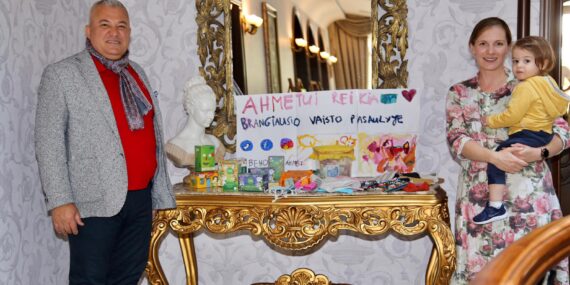 Litvan ailelerden Ahmet bebek için kermes