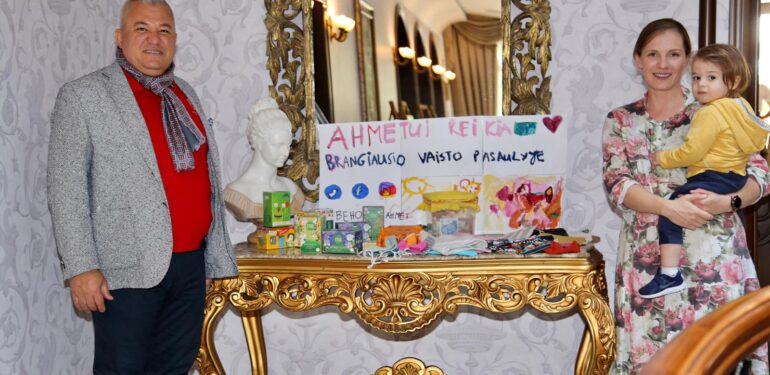 Litvan ailelerden Ahmet bebek için kermes