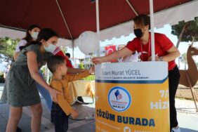 23 NİSAN COŞKUSU ÇÖZÜM MASASI İLE SOKAKLARA TAŞTI