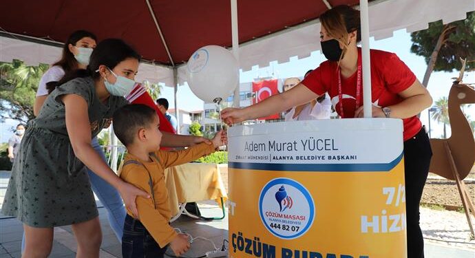 23 NİSAN COŞKUSU ÇÖZÜM MASASI İLE SOKAKLARA TAŞTI