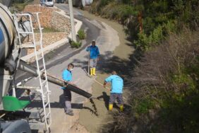 ALANYA BELEDİYESİ DEĞİRMENDERE’DE BETON YOL VE DRENAJ ÇALIŞMASI YAPIYOR