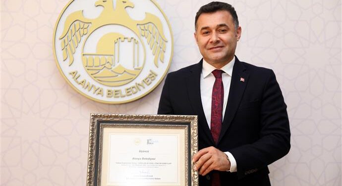 ALANYA BELEDİYESİ’NE BÜYÜK ÖDÜL BAŞKAN YÜCEL’İN ERİŞİLEBİLİR YEREL YÖNETİM HİZMETLERİ TAÇLANDIRILDI