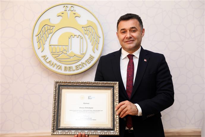 ALANYA BELEDİYESİ’NE BÜYÜK ÖDÜL BAŞKAN YÜCEL’İN ERİŞİLEBİLİR YEREL YÖNETİM HİZMETLERİ TAÇLANDIRILDI