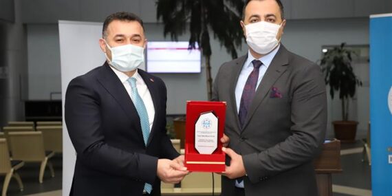 ALKÜ’DEN BAŞKAN YÜCEL’E HİZMET TEŞEKKÜRÜ