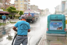 ANA CADDELER YIKANARAK DEZENFEKTE EDİLİYOR