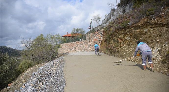 BEYRELİ VE GÜZELBAĞ MAHALLESİ’NDE BETON YOL ÇALIŞMASI