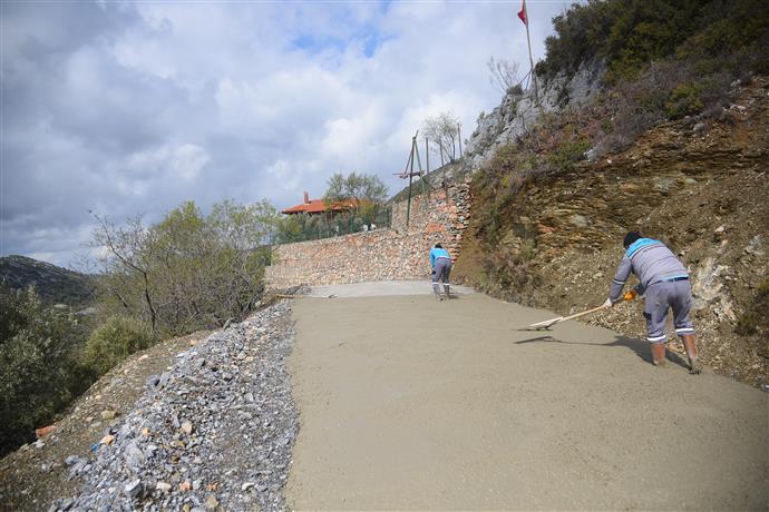 BEYRELİ VE GÜZELBAĞ MAHALLESİ’NDE BETON YOL ÇALIŞMASI
