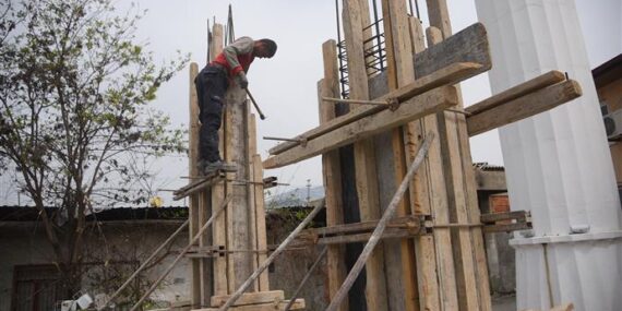 DEMİRTAŞ MERKEZ CAMİİ’NDE ŞADIRVAN VE TUVALET YAPIM ÇALIŞMALARI BAŞLADI