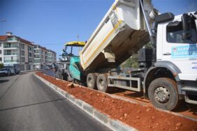 HAYRİ DOĞAN CADDESİ’NDE ASFALT ÇALIŞMASI BAŞLADI