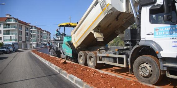 HAYRİ DOĞAN CADDESİ’NDE ASFALT ÇALIŞMASI BAŞLADI