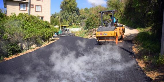 MAHMUTLAR KÜVES CADDESİ’NDE ASFALT ÇALIŞMALARI BAŞLADI