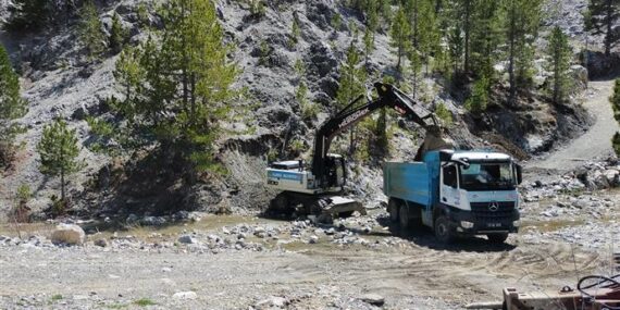 YAYLA YOLLARINDA BAKIM ONARIM ÇALIŞMASI BAŞLATILDI