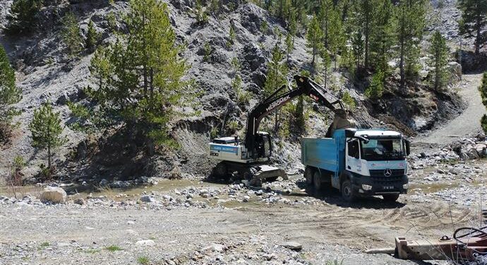 YAYLA YOLLARINDA BAKIM ONARIM ÇALIŞMASI BAŞLATILDI