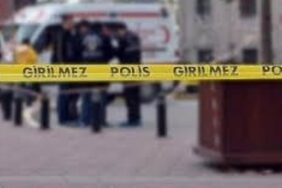 genç_kadınn_evinde_öl