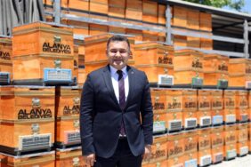 ALANYA BELEDİYESİ ARI YETİŞTİRİCİLERİNE ÜCRETSİZ 2 BİN ARI KOVANI DAĞITTI