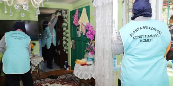 ALANYA BELEDİYESİ KONUT TEMİZLİK EKİBİ EVLERİ BAYRAMA HAZIRLIYOR
