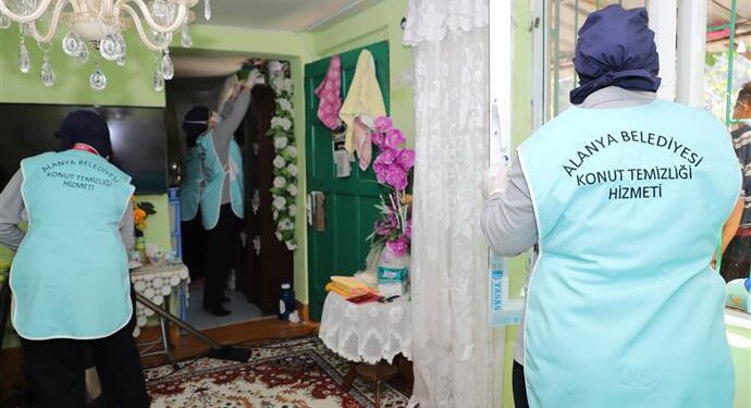 ALANYA BELEDİYESİ KONUT TEMİZLİK EKİBİ EVLERİ BAYRAMA HAZIRLIYOR