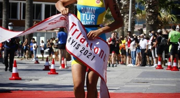 ALANYA BELEDİYESİ TRIATLON TAKIMI GURURLANDIRDI