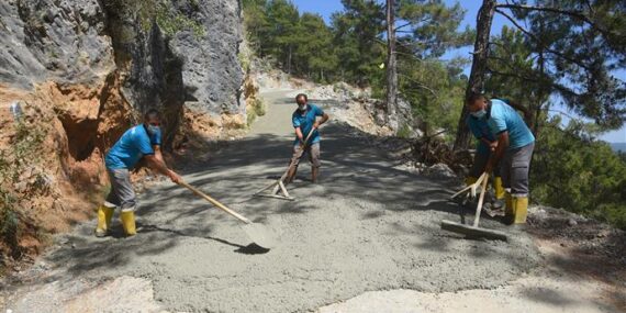 ALANYA BELEDİYESİ’NDEN SÜLEYMANLAR’A BETON YOL ÇALIŞMASI
