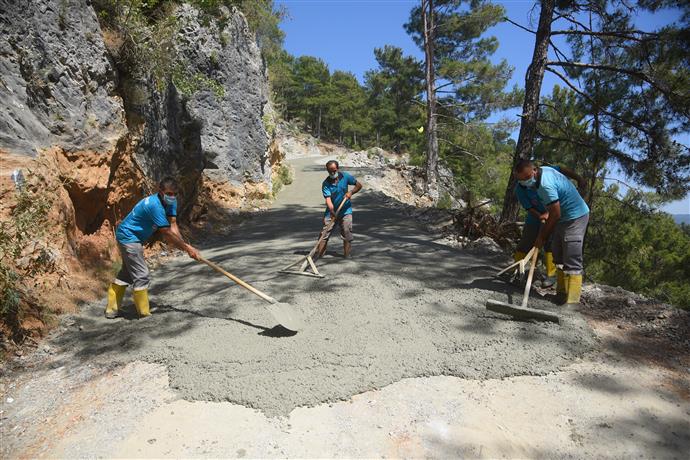 ALANYA BELEDİYESİ’NDEN SÜLEYMANLAR’A BETON YOL ÇALIŞMASI