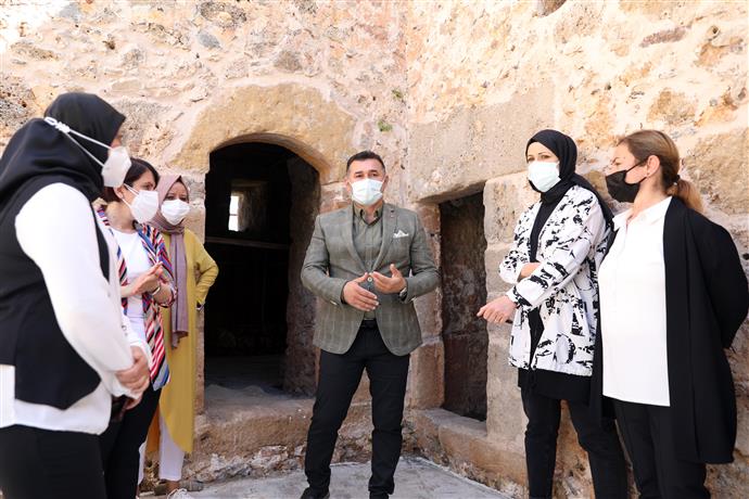 BAŞKAN YÜCEL ALANYA’DA BİR TARİHİ DAHA AYAĞA KALDIRIYOR