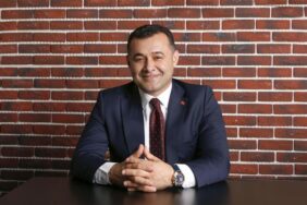 BAŞKAN YÜCEL VATANDAŞLARIN RAMAZAN BAYRAMINI TEBRİK ETTİ