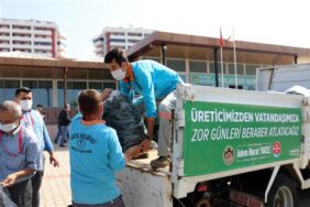 BAŞKAN YÜCEL’DEN HEM ÜRETİCİYE HEM VATANDAŞA DESTEK BAŞKAN YÜCEL; “ÇİFTÇİMİZDEN ÜRÜNLERİ SATIN ALIP, ÜCRETSİZ DAĞITIYORUZ”