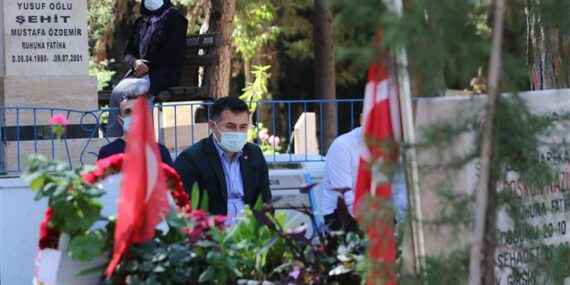 BAŞKAN YÜCEL’DEN RAMAZAN BAYRAMI ÖNCESİ ŞEHİTLİĞE ZİYARET