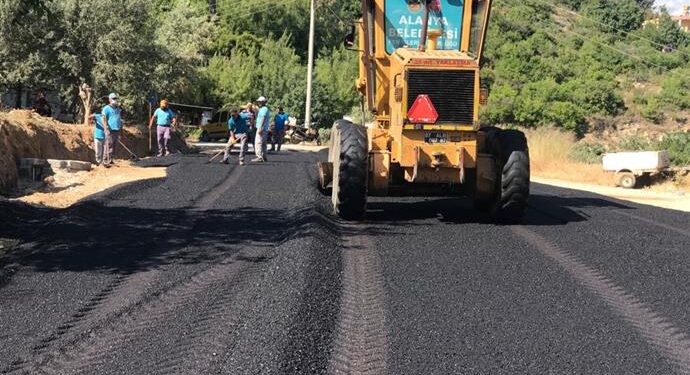 Çıplaklı Fatih Caddesi’ne sıcak asfalt