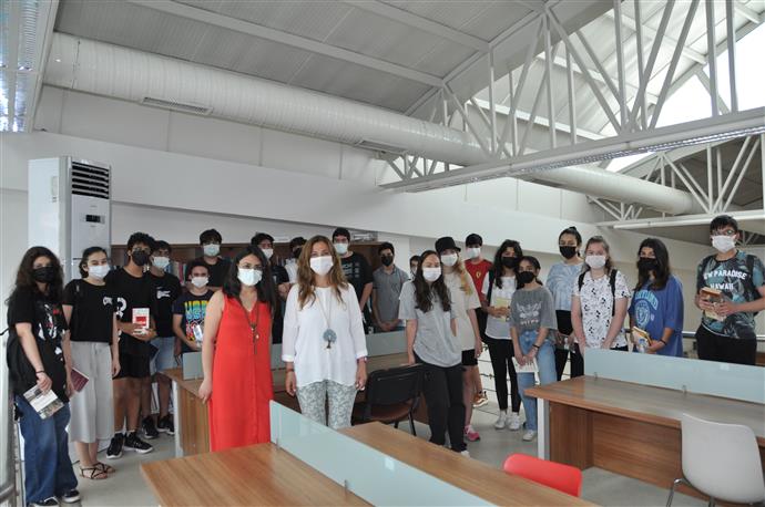 EMİNE HACIKURA KÜTÜPHANESİ'NE YOĞUN İLGİ