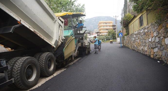 MAHMUTLAR KÜVES VE RECEPLİ’NİN ASFALTI TAMAMLANDI
