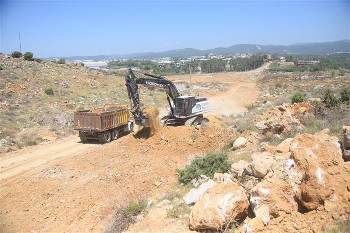 TÜRKLER VE TOSLAK’TA YENİ YOL ÇALIŞMASI