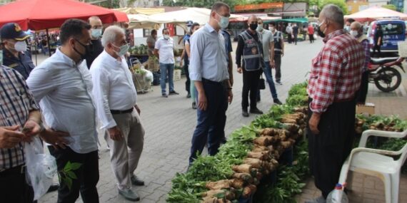 Kaymakam Ürkmezer ve Başkan  Yücel pazar esnafını gezdi