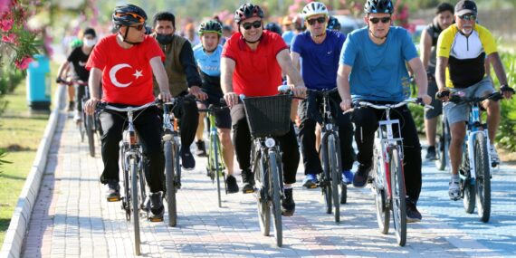 Başkan Yücel halkla pedal çevirdi