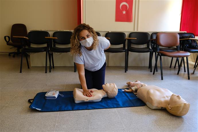 ALANYA BELEDİYESİ PERSONELİNE TEMEL İLK YARDIM EĞİTİMİ VERİLİYOR