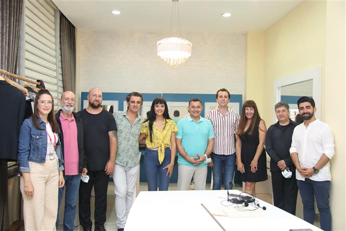 BAŞKAN YÜCEL ABT OYUNUNU SEYİRCİYLE AYAKTA ALKIŞLADI