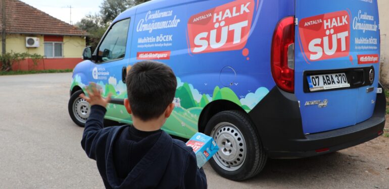 Büyükşehir 10 binlerce çocuğun yüzünü güldürdü