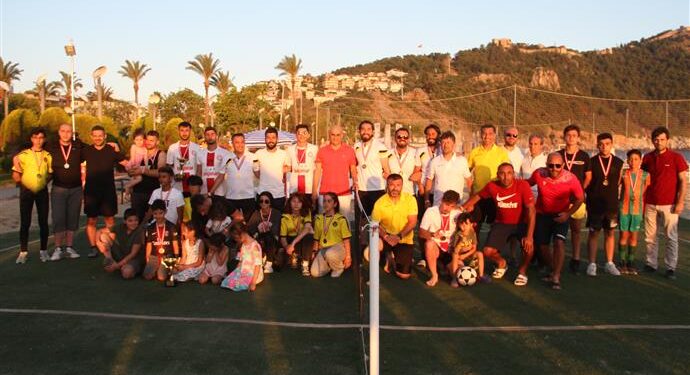 TÜRKİYE’NİN İLK AYAK TENİSİ ŞAMPİYONASI ALANYA DA YAPILDI